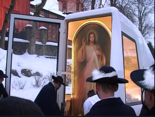 Peregrynacja Obrazu Jezusa Miłosiernego i Relikwii św. Siostry Faustyny i bł. Jana Pawła II - zdęcia dzięki: http://www.oazawzawoi.pl/